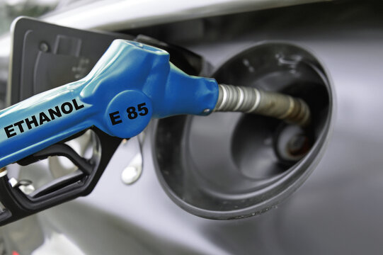Plein d'&eacute;thanol E 85.