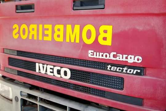 closeup of fire engine description - in portuguese: bombeiros
