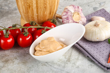 Yellow cream grill sauce for burger