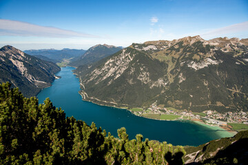 Gipfelaussicht auf den Achensee in Tirol  - obrazy, fototapety, plakaty
