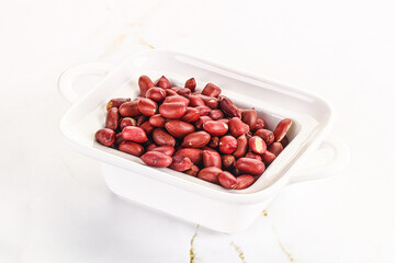 Raw peanut heap for roast