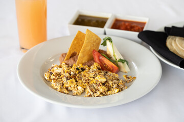 Huevos con machaca