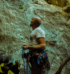 escalador en la montaña, naturaleza, escalada, cuerda, arnestrepador, roca, escalada, deporte, montagna, aventura, acantilado, cuerda, escala de piedras, naturaleza, al aire libre, paisaje, peligro, d