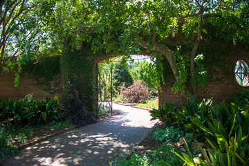 Entrance to gated garden - obrazy, fototapety, plakaty