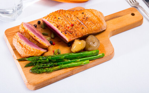 Duck breast with baked onions and asparagus