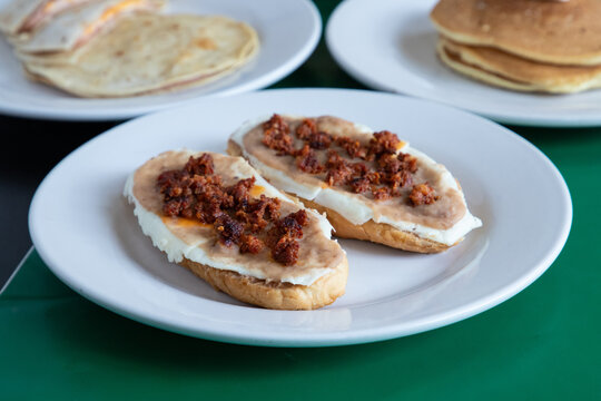 mollete chorizo