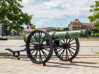 Hungarian Cannon