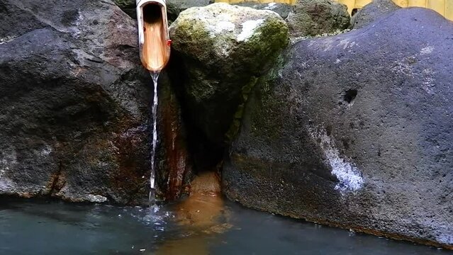 温泉宿の源泉掛け流しの露天風呂