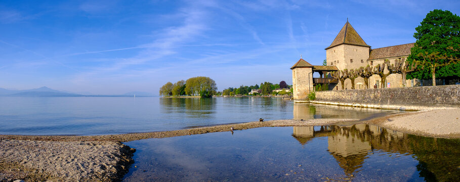 Switzerland,VaudCanton, Rolle,Panoramic view ofRolleCastle and lake Geneva
