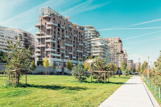 France, Ile-De-France, Paris, Modern apartments at Parc Clichy-Batignolles - Martin Luther King