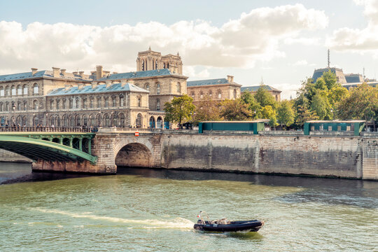 France, Ile-De-France, Paris, Motorboat passing Pont Notre-Dame bridge