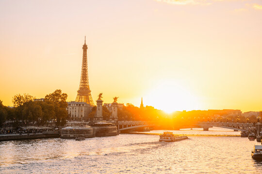 France, Ile-De-France, Paris, Seine river at sunset with Eiffel Tower and Pont Alexandre III bridge in background