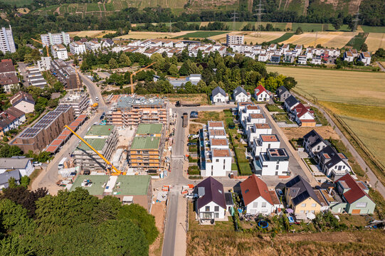 Germany, Baden-Wurttemberg, Ludwigsburg, Aerial view of suburban houses and construction site in new development area