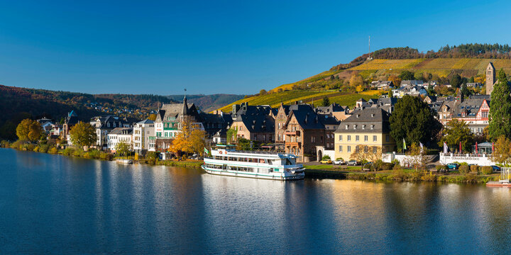 Germany, Rhineland-Palatinate, Traben-Trarbach, Town on shore of Mosel river