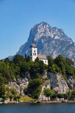 Austria, Upper Austria, Traunstein, Johannesbergkapelle with mountain in background