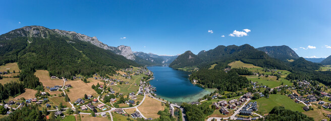 Austria, Styria, Grundlsee, Drone panorama of lake Grundlsee and surrounding mountains in summer