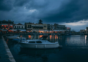 Fototapeta na wymiar view of a marina with boats at night