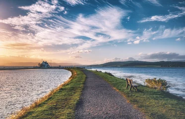 Fototapeten Die Küste von Inverness in Schottland. Abends bei Sonnenuntergang in herrlicher Idylle und Einsamkeit. Strand an der Küste der Britischen Inseln im Vereinigten Königreich. Panorama Einsamkeit © Jakob