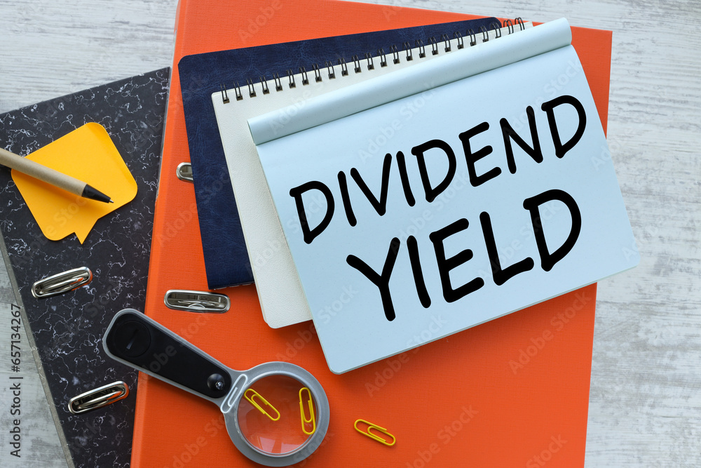 Poster dividend yield. text on notepad page on orange folder.