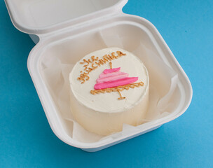  vanilla cakes with name inscriptions on different backgrounds