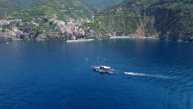 Riomaggiore est une commune de la province de La Spezia dans la r&eacute;gion Ligurie en Italie. Il s'agit de l'une des localit&eacute;s qui constituent les Cinque Terre.