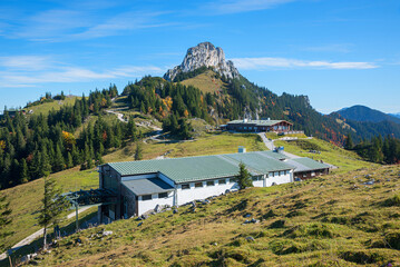 upper station of Kampenwandbahn, view to the summit  bavarian hiking  Chiemgau alps. - obrazy, fototapety, plakaty