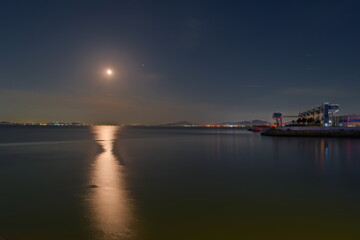 Obraz premium moon over the lake