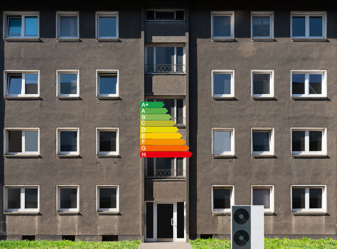 Beim Hauskauf immer die Energieeffizienzklassen beachten. Heizungstausch mit W&auml;rmepumpe. Wenn m&ouml;glich, D&auml;mmung Dach und Fassade.