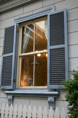 Fototapeta premium 古い洋館が今に残る街、神戸の旧居留地。ファッショナブルなお店が並ぶおしゃれな街。