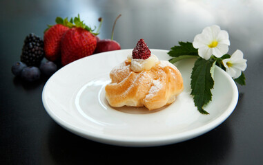 cake with strawberries