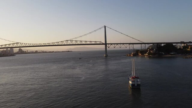 Herc&iacute;lio luz bridge, beautiful sunset, bridge and ocean. Florian&oacute;polis,  brasil 