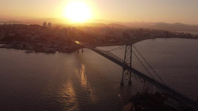 Herc&iacute;lio luz bridge, beautiful sunset, bridge and ocean. Florian&oacute;polis,  brasil 