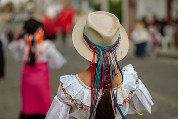 Fotobehang Celebraciones tradicionales de los pueblos indígenas del norte de Ecuador Sudamérica © David Gramal