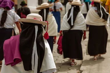 Fotobehang Celebraciones tradicionales de los pueblos indígenas del norte de Ecuador Sudamérica © David Gramal