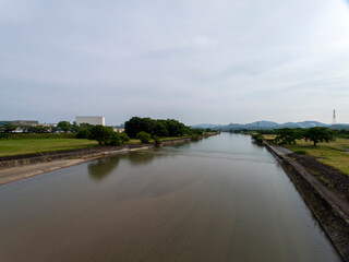 大阪の富田林市を流れる石川の風景