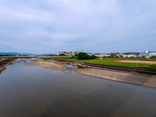 大阪の富田林市を流れる石川の風景