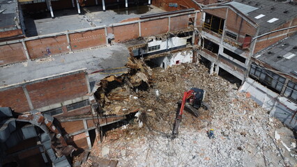 Demolition or dismantling of industry in the city of Bogota