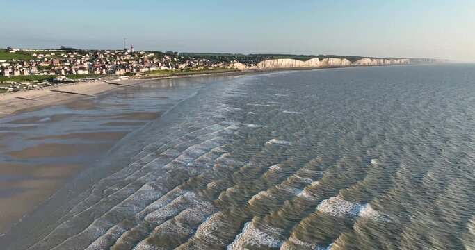 Survol de la plage de Ault en baie de Somme