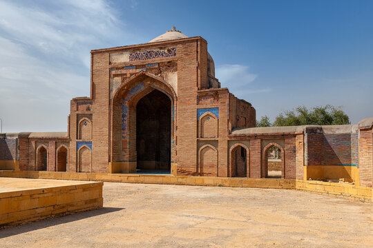 Beautiful mughal era carved sandstone tomb of Isa Khan Tarkhan II in UNESCO listed Makli necropolis, Thatta, Sindh, Pakistan