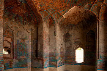 Beautiful mughal era carved sandstone tomb of Isa Khan Tarkhan II in UNESCO listed Makli necropolis, Thatta, Sindh, Pakistan - obrazy, fototapety, plakaty
