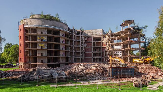 Timelapse: TLB Demolishing Old Building
