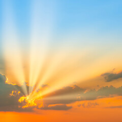 Fototapeta premium Sunset sky dramatic sunset clouds and sunset sun rays