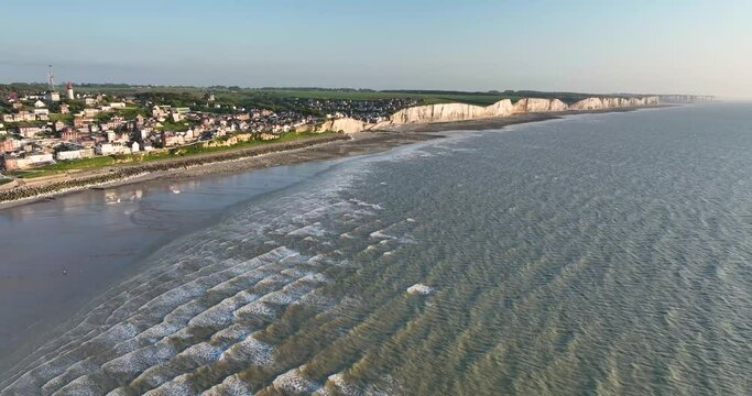 Survol de la plage de Ault en baie de Somme