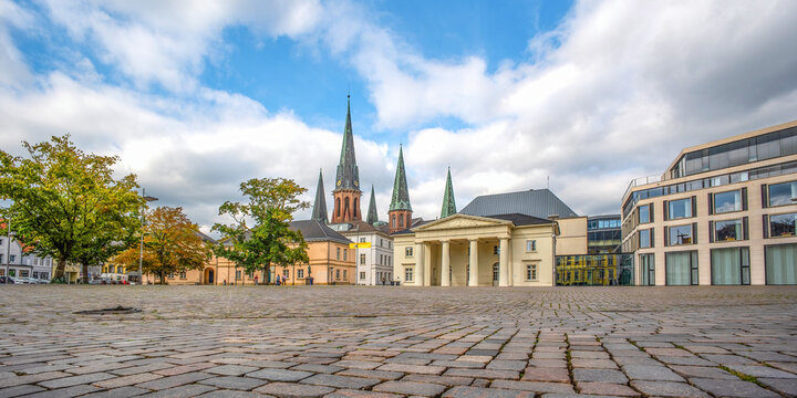 Oldenburg, Innenstadt am Schlossplatz mit St. Lambertikirche