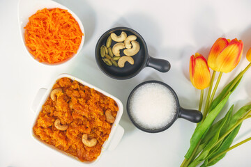 Gajar ka halwa is a carrot-based sweet dessert pudding from India. Garnished with Cashew/almond nuts.Gajar halwa, also known as gajorer halua, gajrela, gajar pak, and carrot halwa. - obrazy, fototapety, plakaty