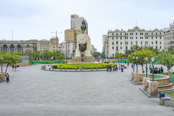 Praça San Martin em Lima, Peru.  - obrazy, fototapety, plakaty