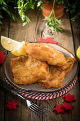 Fried cod slices in breadcrumbs.