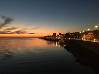Naklejka premium Sunset over the mouth of the river Douro in Porto, Portugal, January 2019