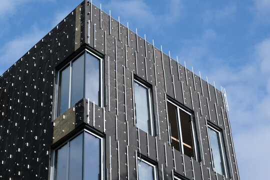 Insulation with wind protection for the facade of a new building
