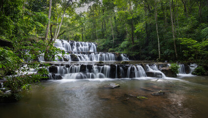 Samlan Waterfall is a beautiful waterfall. In the national park and near the city, it is easy to get around.